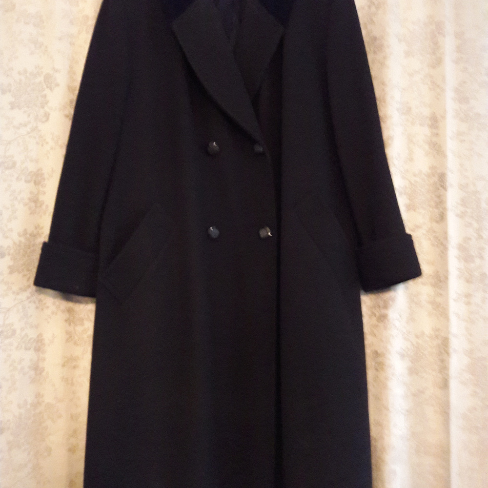 Woman's 100% Wool Winter Coat-Black with velvet co